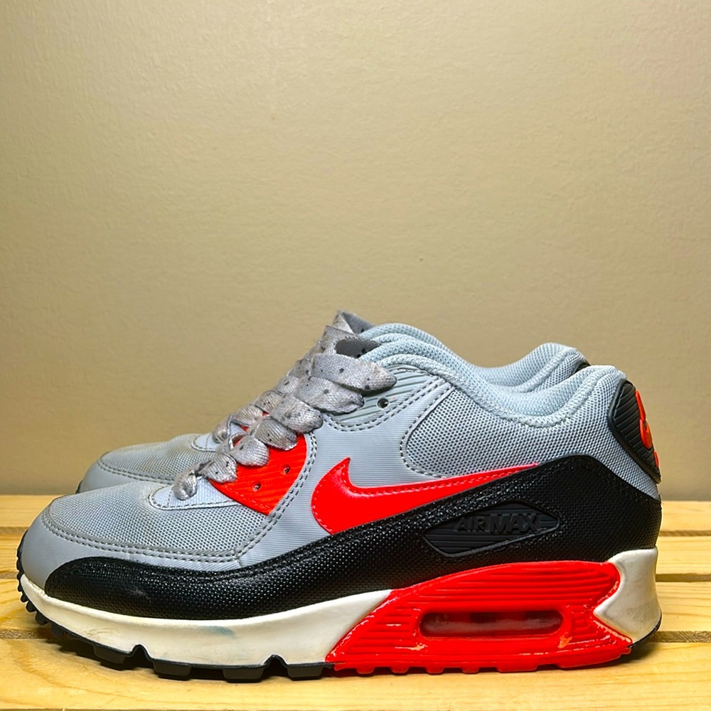 Nike Women's Air Max 90 Essential Wolf Grey / Infrared 616730-014 Size 6